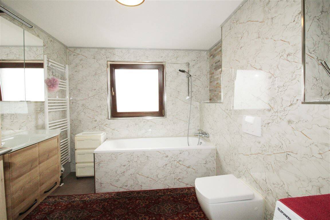 Viel erneuert, viel Platz - Doppelhaushälfte mit großem Garten, Garage & Kamin – Zella-Mehlis – Vorschaubild 7