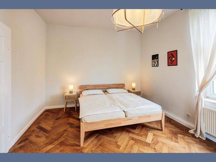 Möbliert: Großzügige Altbauwohnung mit viel Licht und klassischem Charme – München – Vorschaubild 4