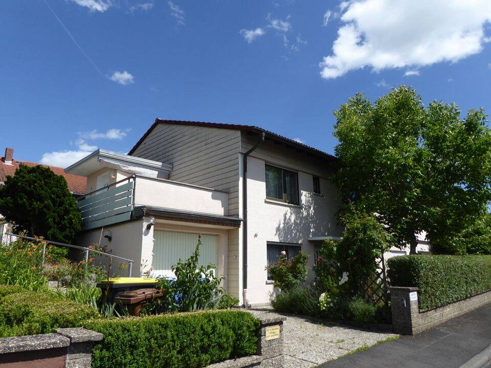 Großzügiges Einfamilienhaus mit Einliegerwohnung und vielfältigen Möglichkeiten in Rödgen! – Bad Nauheim – Bild 1 von 9