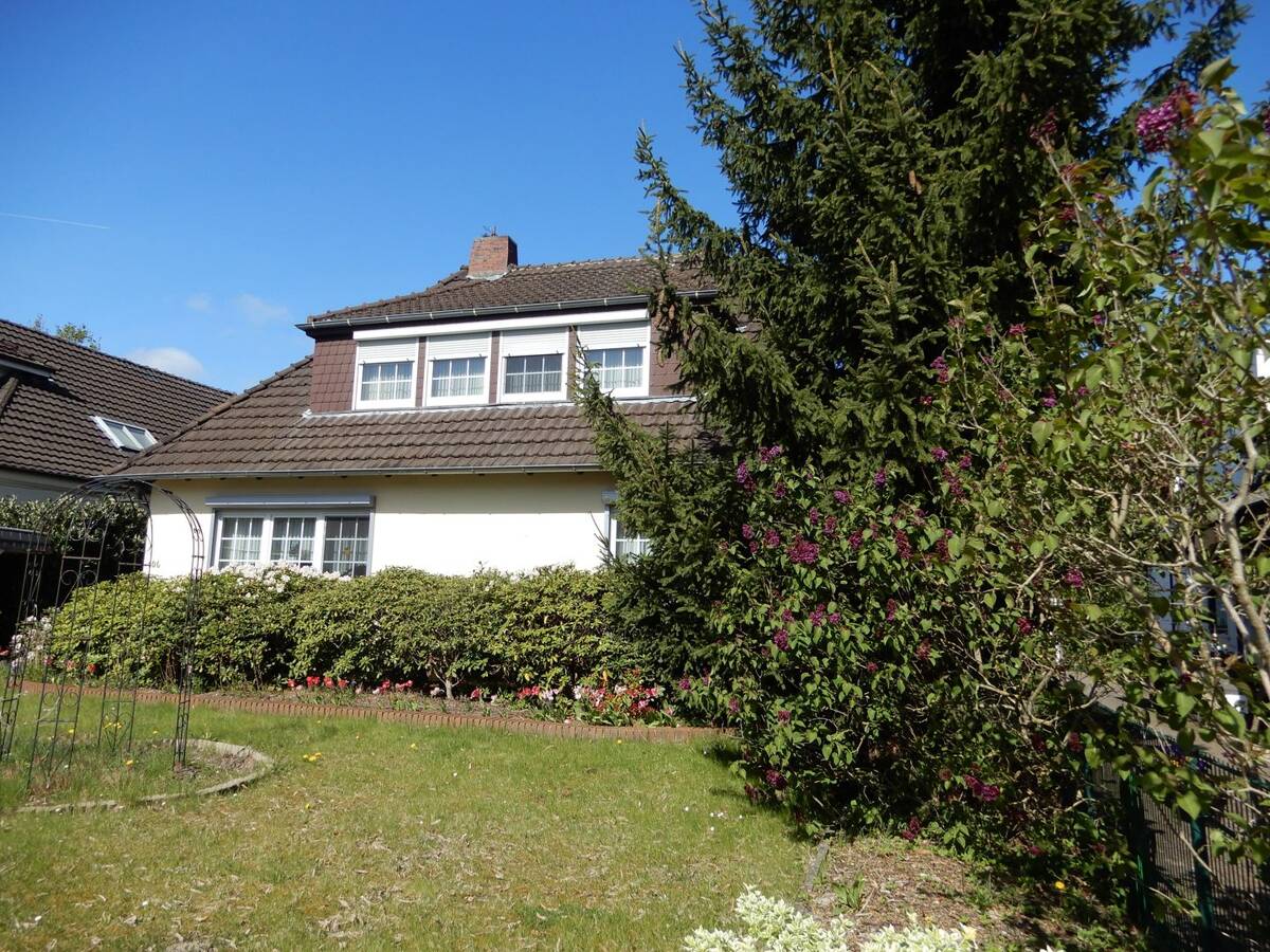 - VERKAUFT -Habenhausen - Holzdamm - freist. Einfamilienhaus - Carport und Stellplatz - Keller - ca. 130m² Wfl. - 773m² Grundstück - Terrasse - Garten – 28279 Bremen – Bild 1 von 9