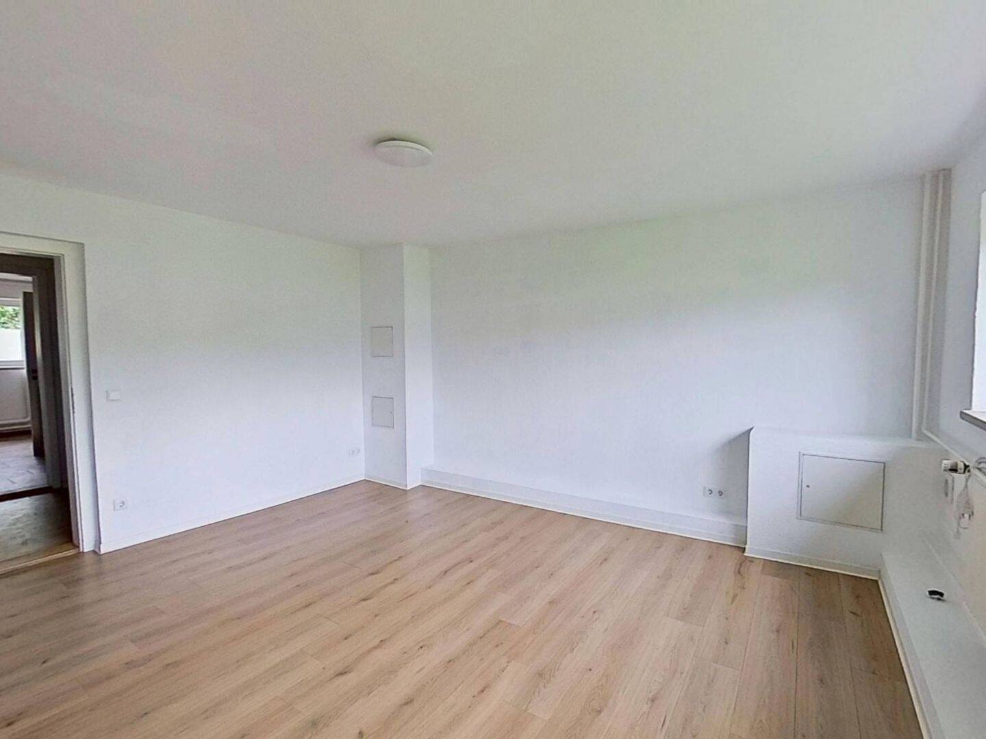 Großzügige, ansprechende 3-Zimmer Wohnung mit EBK, Terrasse und privatem Garten – Krakow am See – Vorschaubild 4