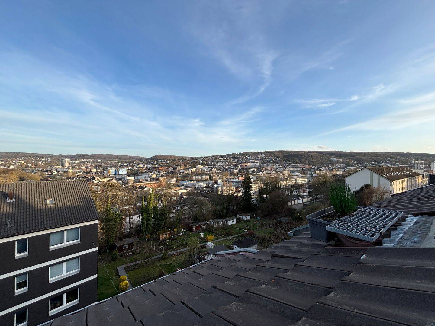 Loftartige Dachgeschosswohnung in Wuppertal-Oberbarmen, frisch modernisiert – Wuppertal – Vorschaubild 2