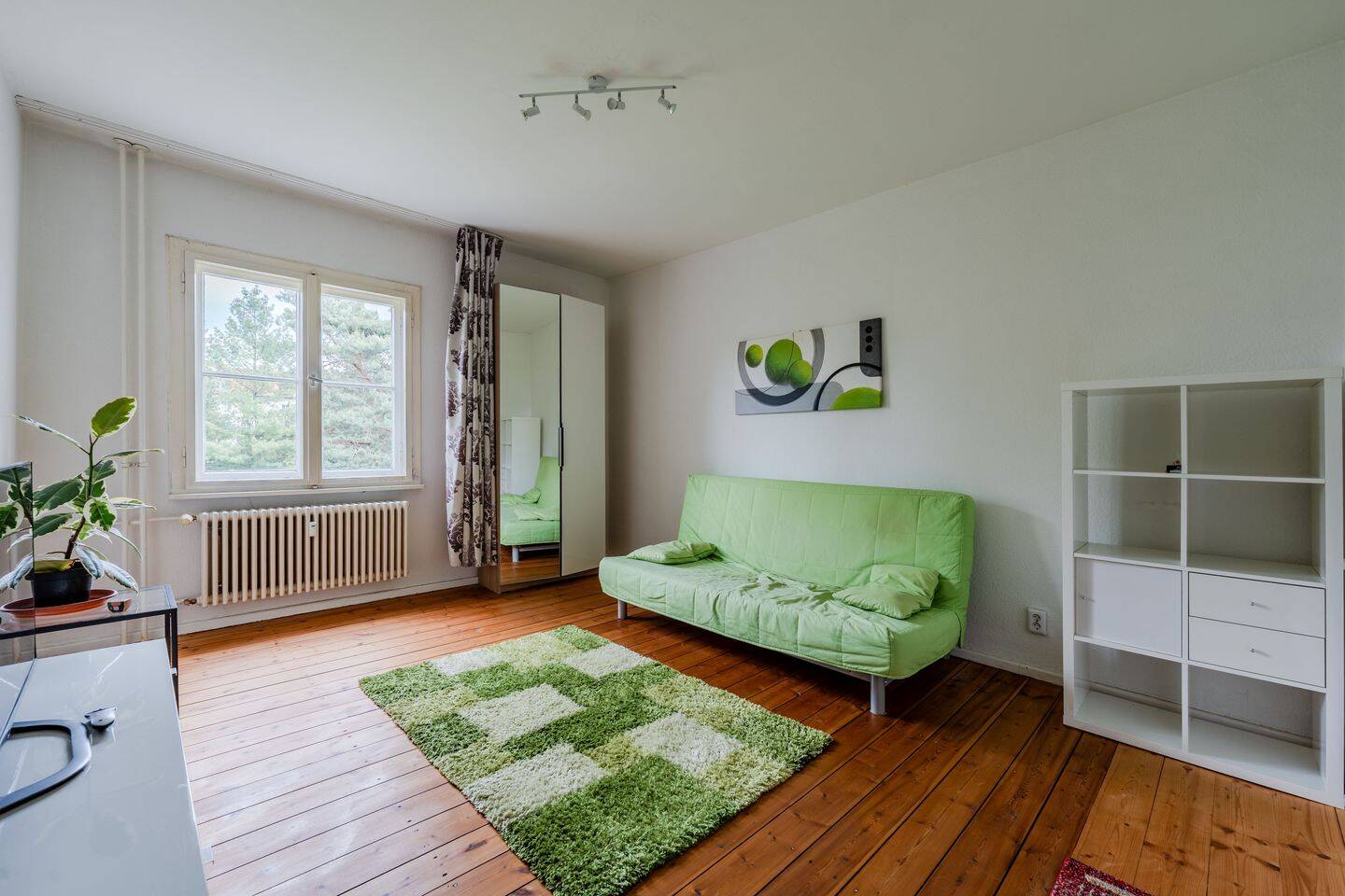 Helle 2-Zimmer-Wohnung mit Blick ins Grüne im Herzen von Wedding