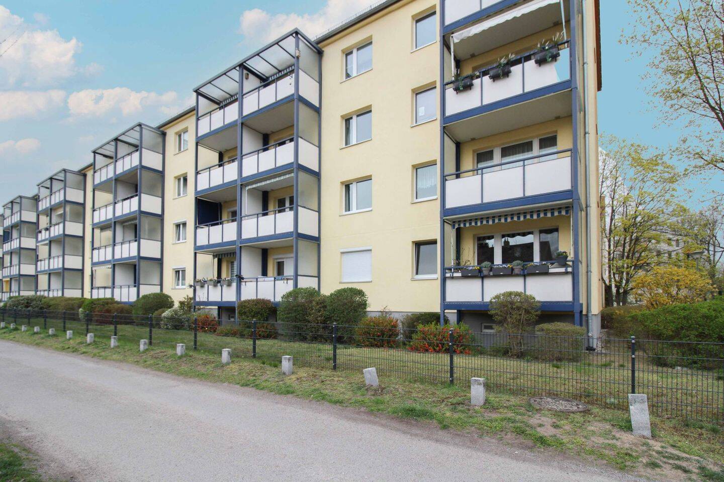 Moderne 2,5-Zimmer-Wohnung mit Südbalkon in grüner Lage von Potsdam – Potsdam – Bild 1 von 9