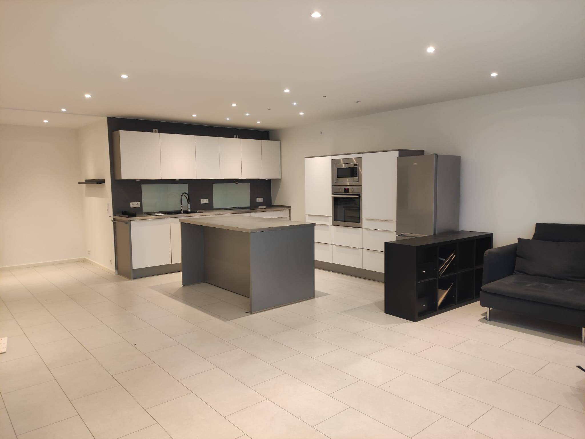 Frisch renovierte 2-ZKB | 74 m² | Balkon | Einbauküche | Tiefgarage | 900 € KM – Kaiserslautern – Vorschaubild 2