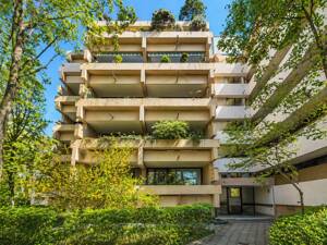Sofort bezugsfrei: renovierungsbedürftige 2-Zimmer-Wohnung mit großzügigem, sonnigem Balkon!