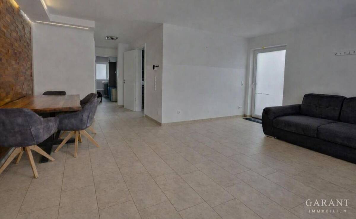 Neuwertige Erdgeschosswohnung mit großem Garten, Terrasse und hochwertiger Ausstattung – 85055 Ingolstadt – Bild 1 von 8