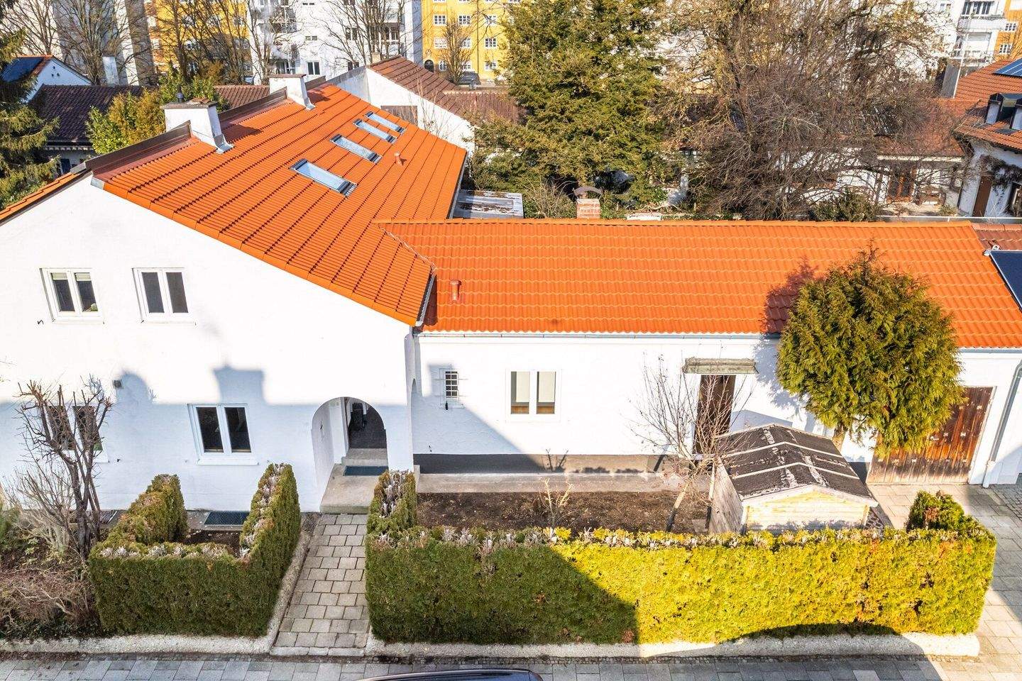 Urban wohnen - ruhig leben - Atriumhaus mit Privatgarten in München-Laim – München – Bild 1 von 9