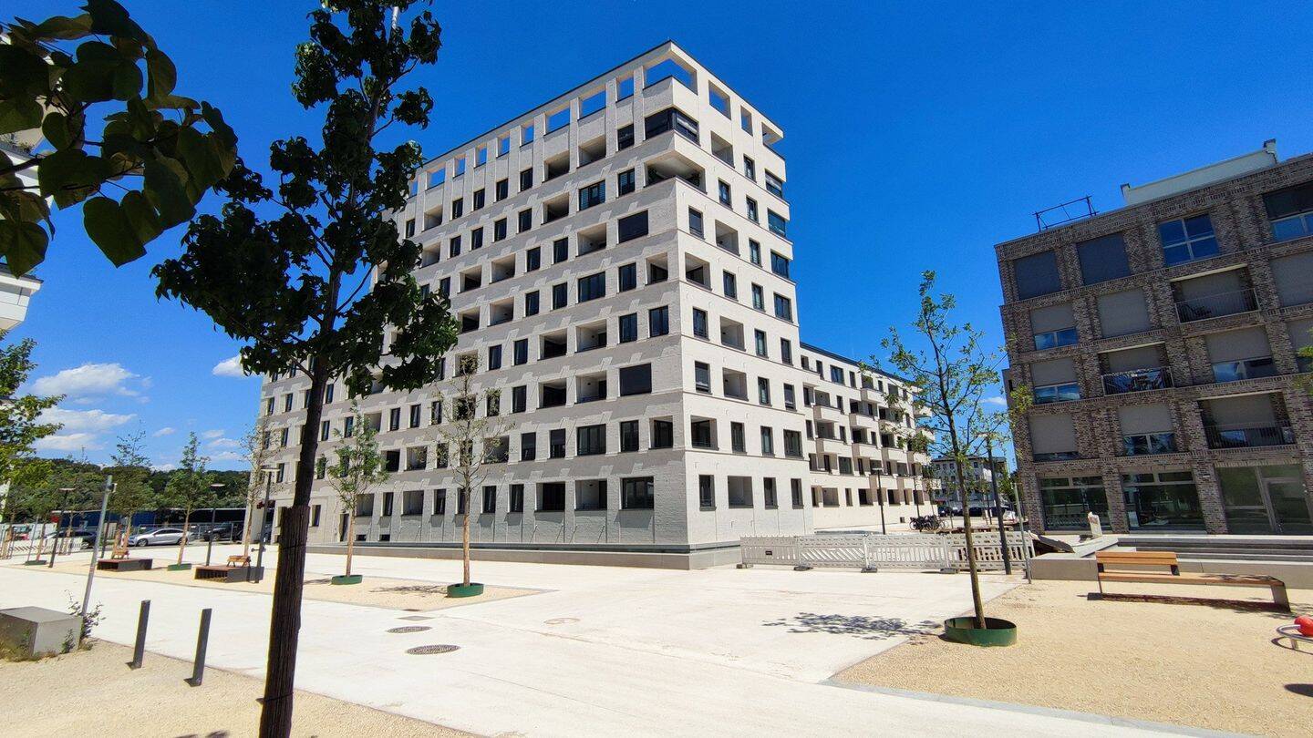 Urbanes Wohnen mit Highlight-Dachterrasse: Stilvolles 2-Zi.-Apartment im beliebten Hanna-Carré HC28 – Regensburg – Vorschaubild 2