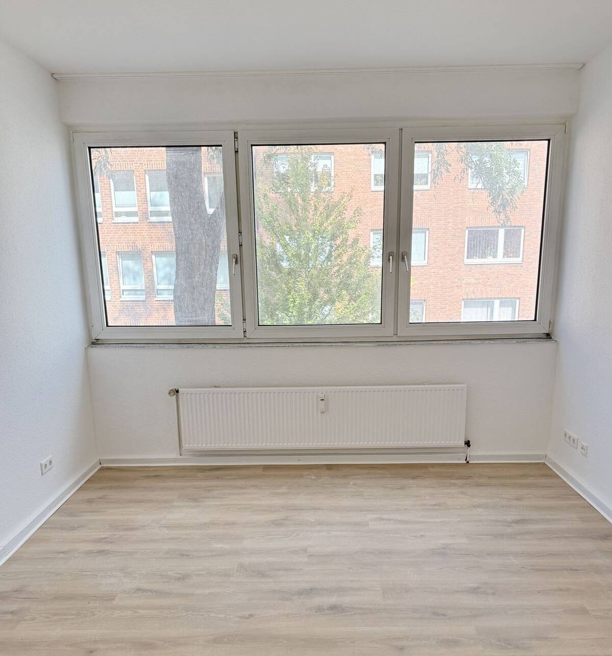 Schöne kleine 2-Zimmerwohnung mit Balkon mitten in Derendorf! – 40476 Düsseldorf – Bild 1 von 7