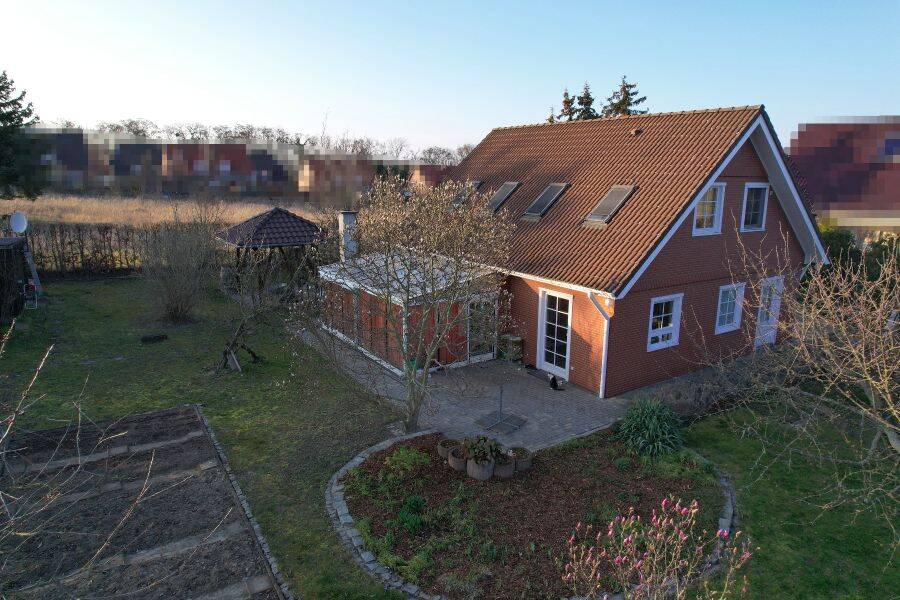 Provisionsfrei* Niedrigenergiehaus in Werder/Havel mit großem Grundstück – Werder (Havel) – Bild 1 von 9