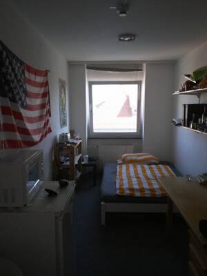 Möbliertes Zimmer im Studentenwohnheim in bester Lage zu Uni und Innenstadt – 91052 Erlangen – Vorschaubild 2