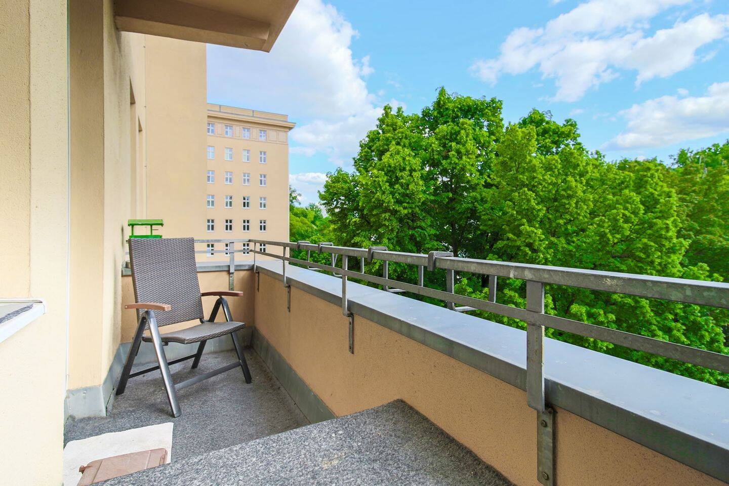 Helle 2-Zimmer-Wohnung mit Loggia und zeitgemäßem Wohnkomfort – Berlin – Vorschaubild 5