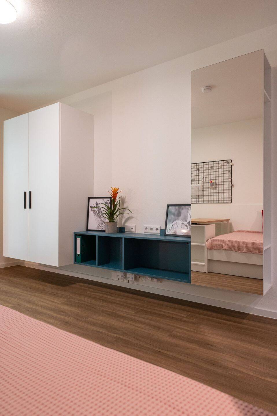 Voll möbliertes Studentenappartement mit, Duschbad und Küche in bester Lage an der Karl-Marx-Allee. – Aachen – Vorschaubild 6