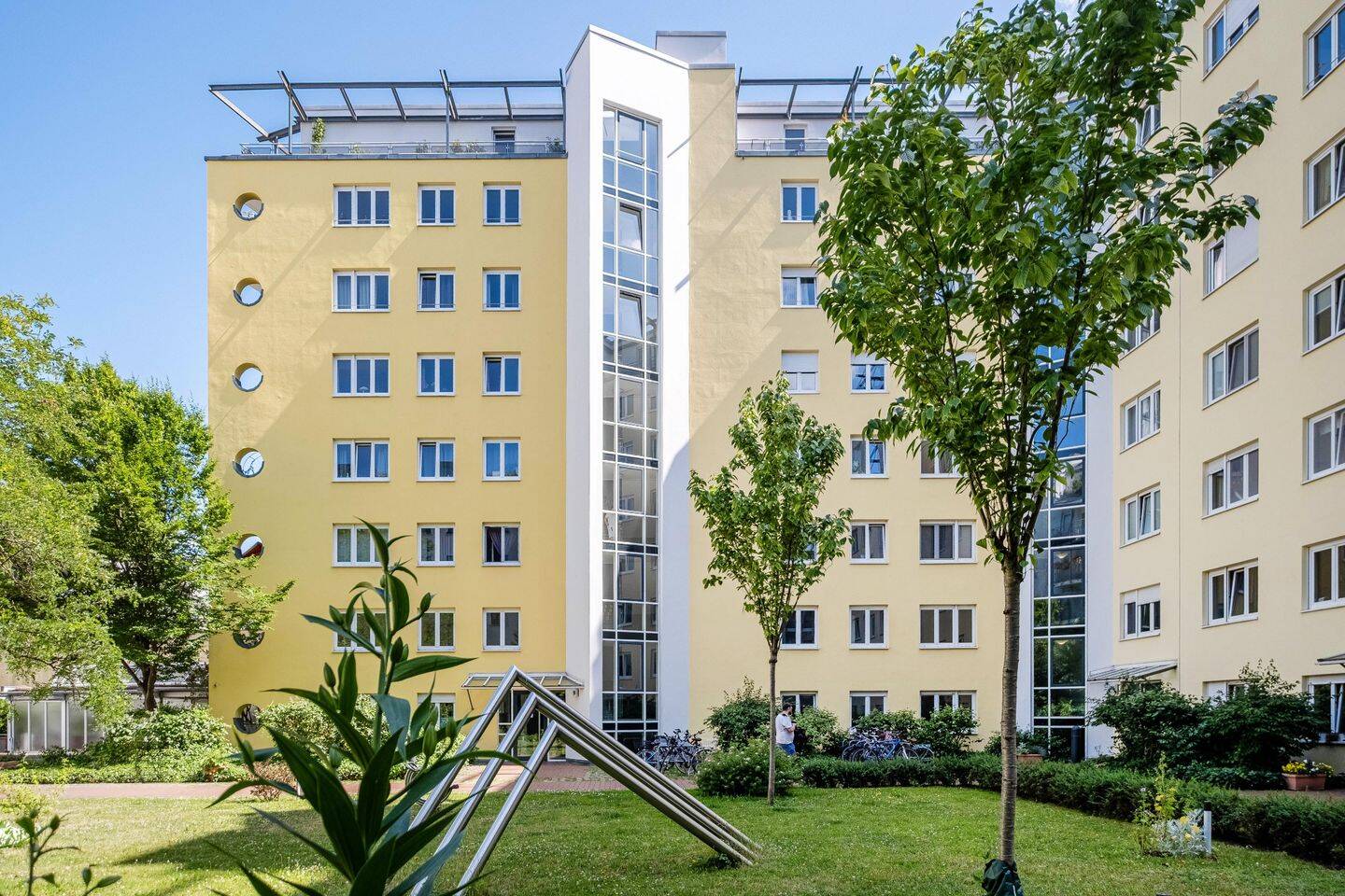 Helle Erdgeschosswohnung mit Terrasse – Berlin – Vorschaubild 2