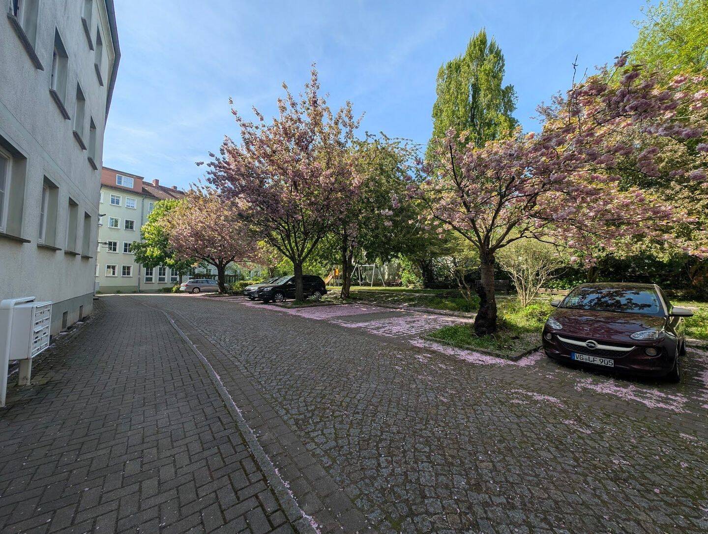 ... mit Blick zum Innenhof - renoviertes 2-Zimmer-Apartment + Tageslichtbad + separate Küche – Rostock – Vorschaubild 9