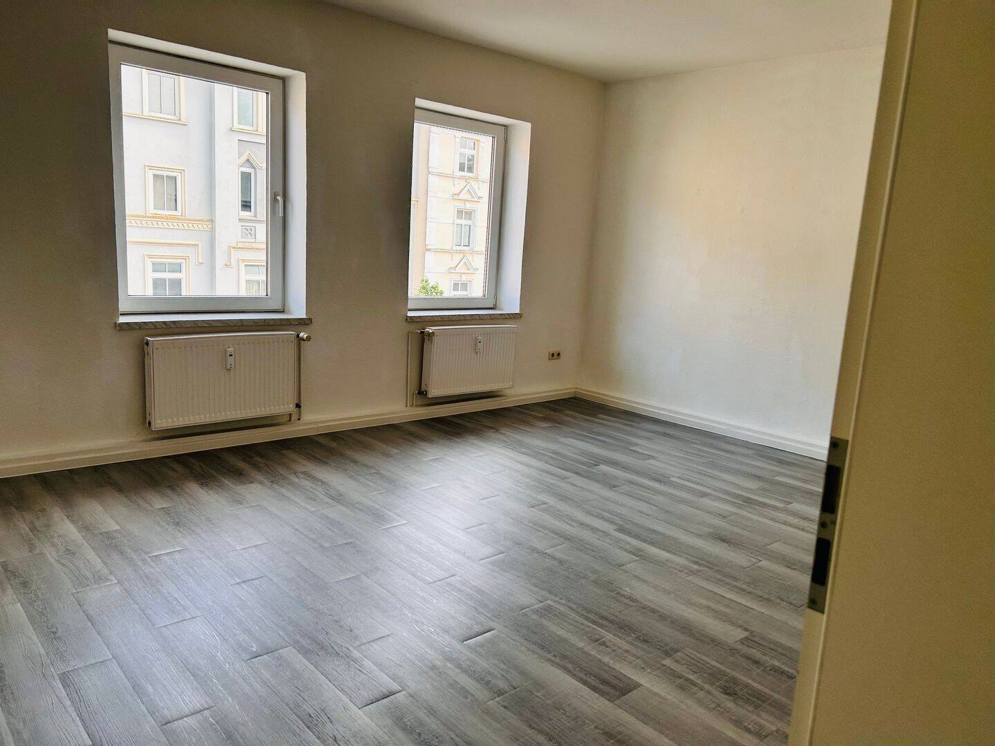 3-Raum-Wohnung mit Tageslichtbad m. Badewanne u. Dusche sowie EBK – Stralsund – Vorschaubild 3