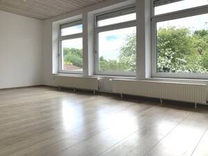 Viel Raum für Leben - Doppelhaushälfte mit Nutzungsmöglichkeiten – 23758 Oldenburg in Holstein – Vorschaubild 3