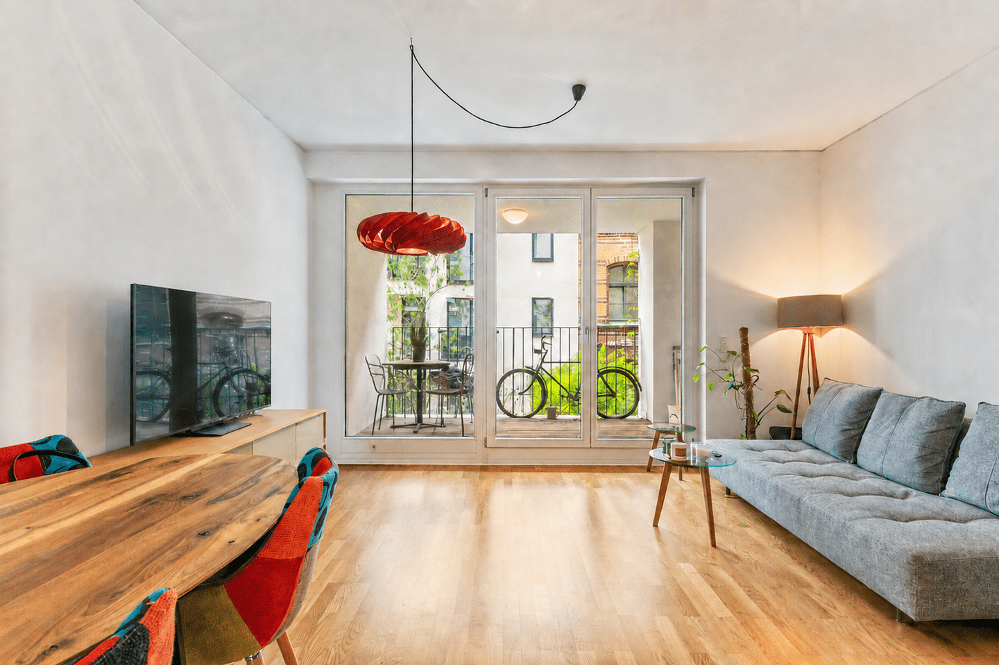 Ruhig gelegene Neubauwohnung mit offener Wohnküche, Tageslichtbad und Loggia