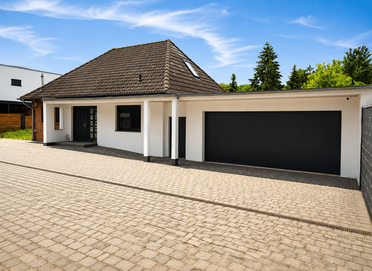 Exklusiver Design-Bungalow auf 4.468 m² Parkgrundstück | Modernisiert | Erweiterungspotenzial | Neuenhagen – 15366 Neuenhagen bei Berlin – Bild 1 von 9