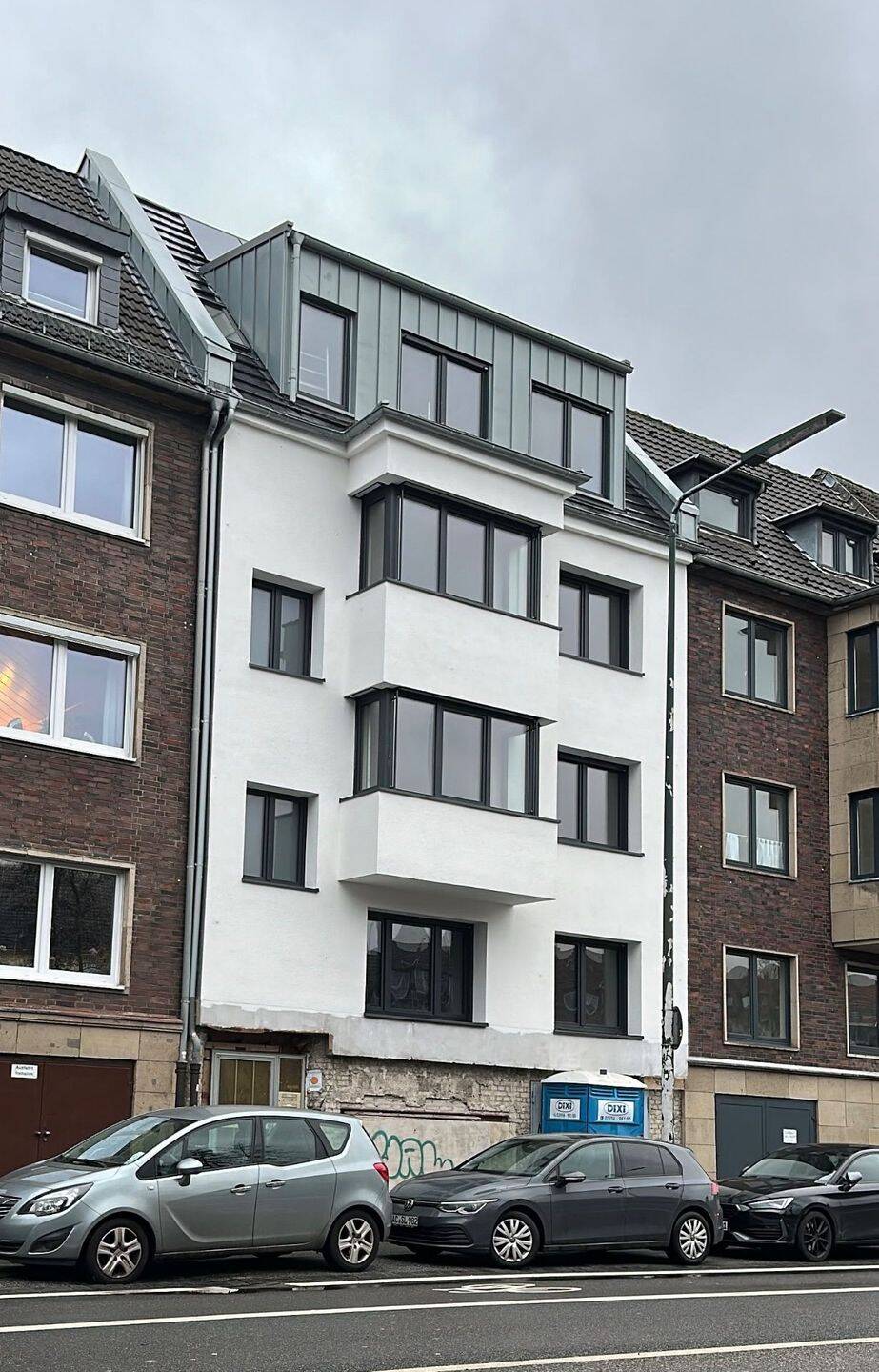 Über den Dächern von Pempelfort: DG-Erstbezug (A+) mit Dachterrasse und Spitzboden