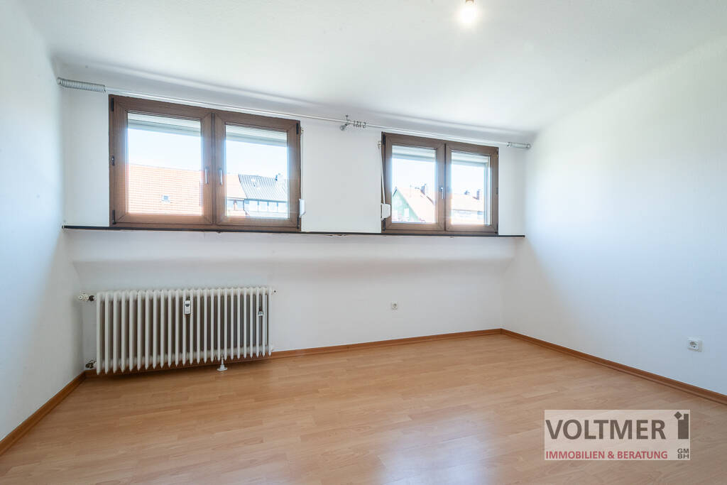 NUR NOCH EINZIEHEN - gepflegte Dachgeschosswohnung mit Stellplatz in Neunkirchen-Furpach!