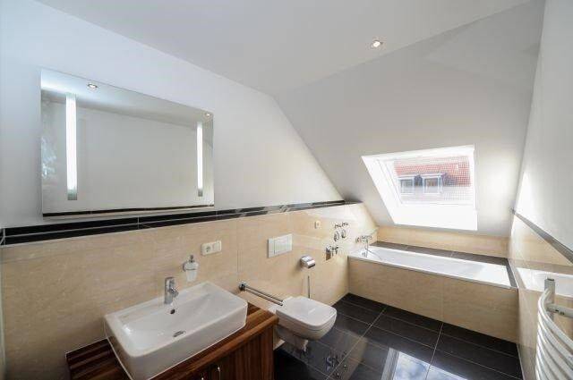 Viel Platz im Dachgeschoss! + Parkett + Lift + Wanne & Dusche + 13 m² Dachloggia + große Küche – Leipzig – Vorschaubild 7