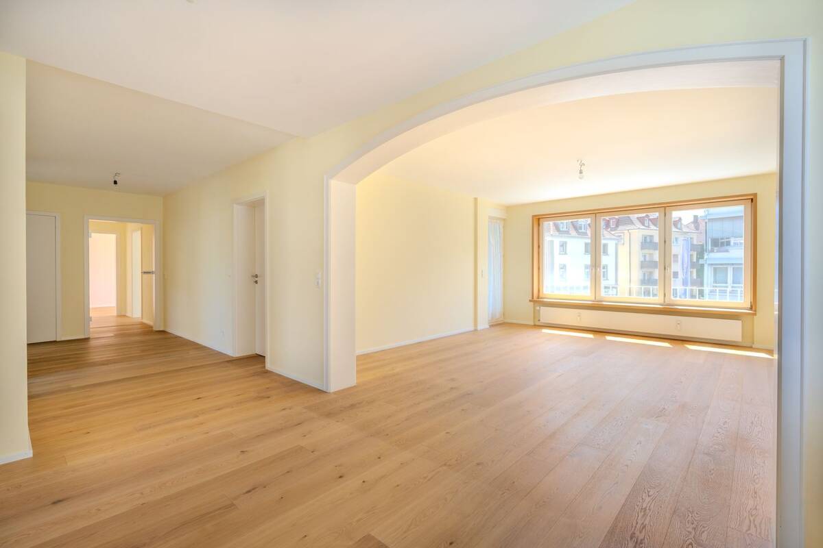 Stilvoll geschnittene Wohnung mit verglaster Loggia, nahe Ringpark, im Herzen Würzburgs – 97072 Würzburg – Bild 1 von 9