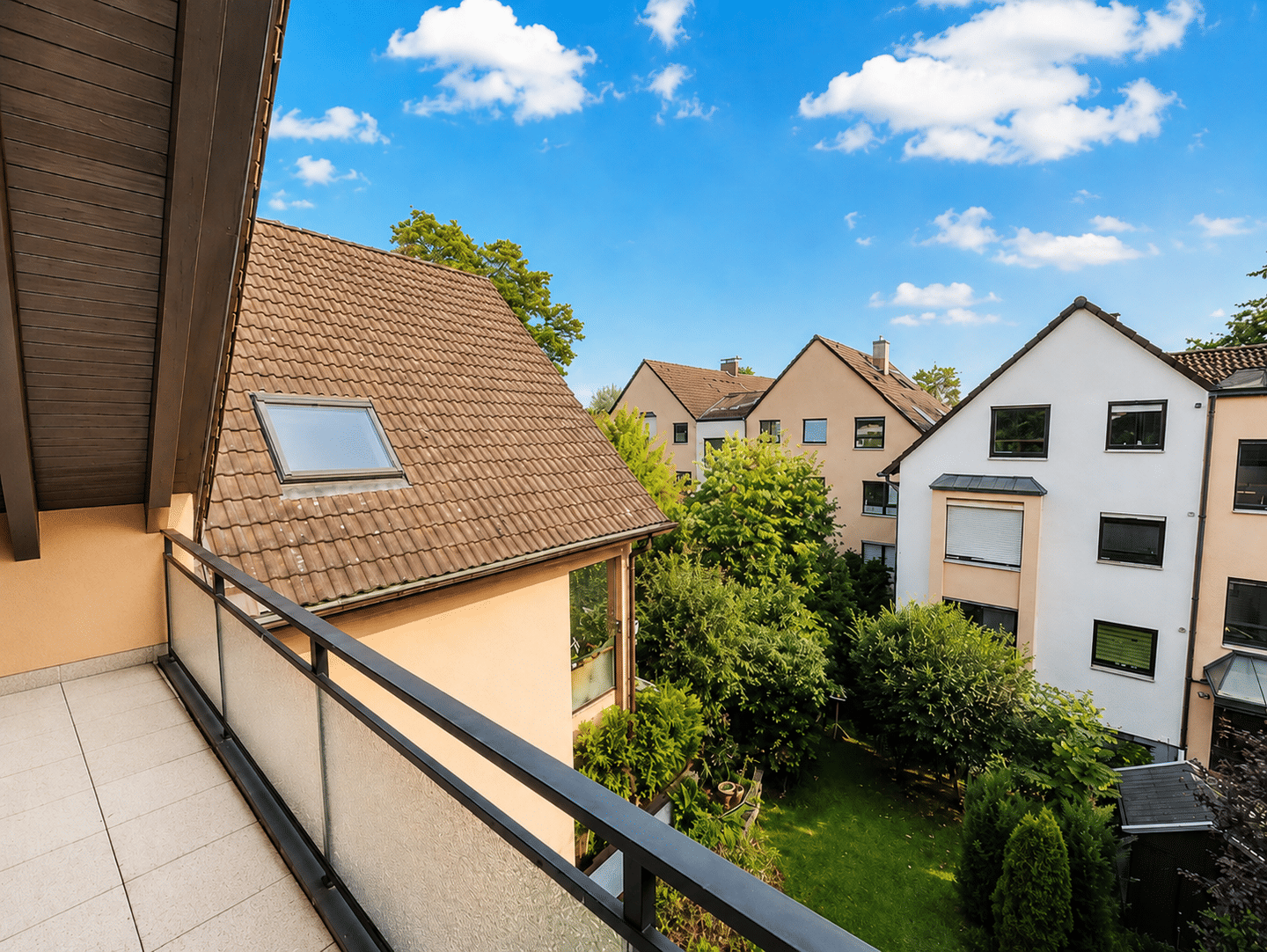 Gepflegte 2-Zi-ETW mit TG-Stellplatz in Ortsrandlage von Schwaig – Schwaig bei Nürnberg – Vorschaubild 2