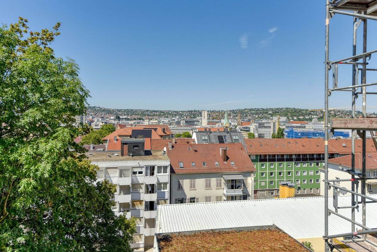 +++ Bestlage - Blick auf Stuttgart - City zu Fuß - Erstbezug nach Kernsanierung - inkl. Kfz-Stellplatz & neuer EBK +++ – 70182 Stuttgart – Bild 1 von 9