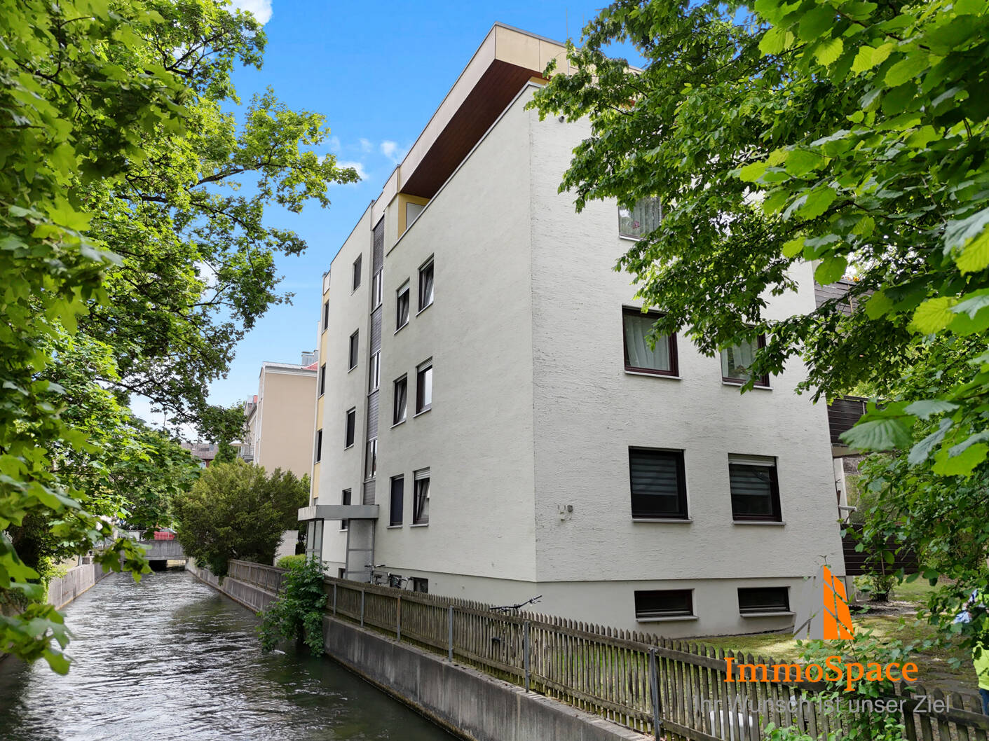 IMMOSPACE ***ZENTRALE INNENSTADTWOHNUNG AM KANAL INKLUSIVE TIEFGARAGENSTELLPLATZ*** – Augsburg – Vorschaubild 2