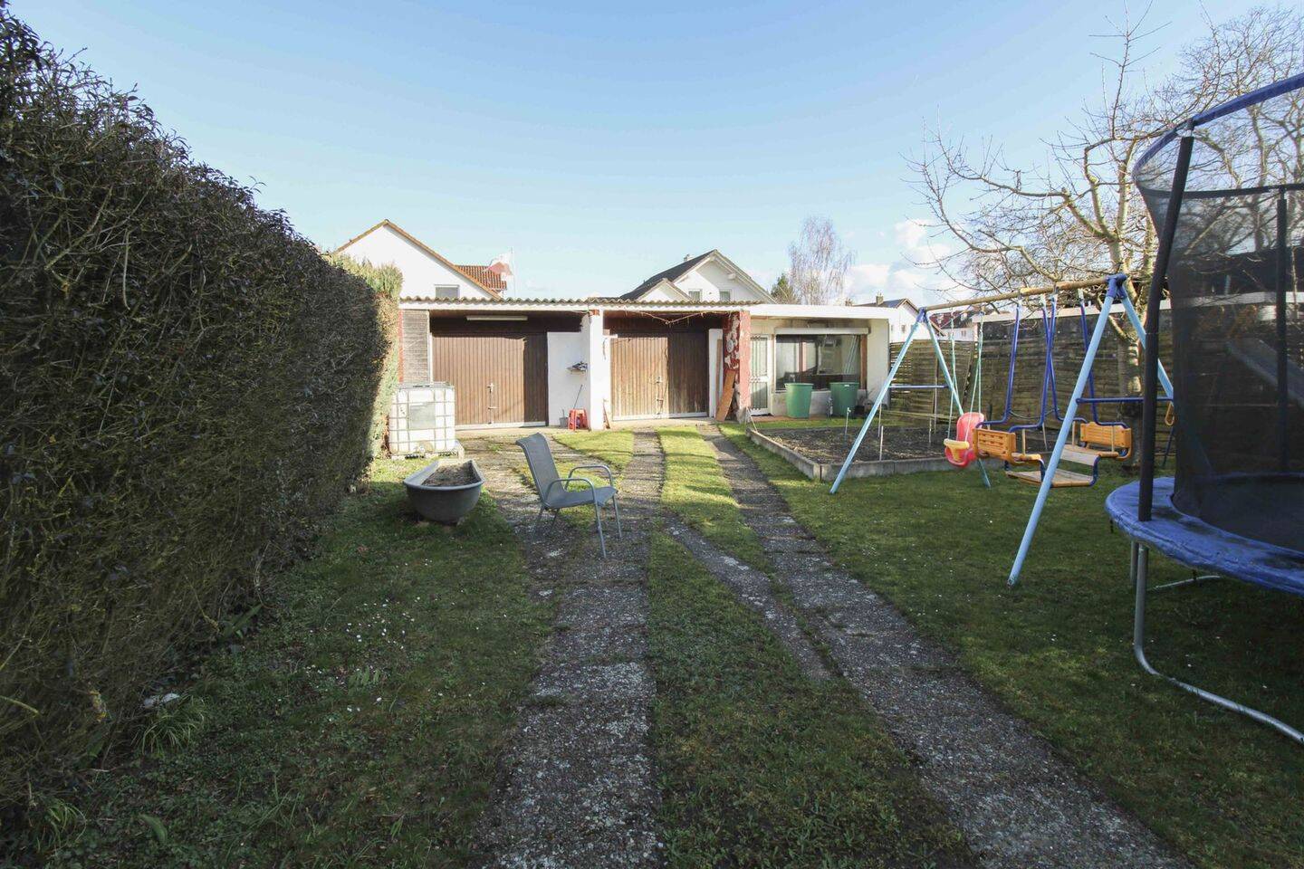 Gepflegte und laufend in Stand gehaltene Doppelhaushälfte mit schönem Garten in Elchingen – Elchingen – Vorschaubild 3