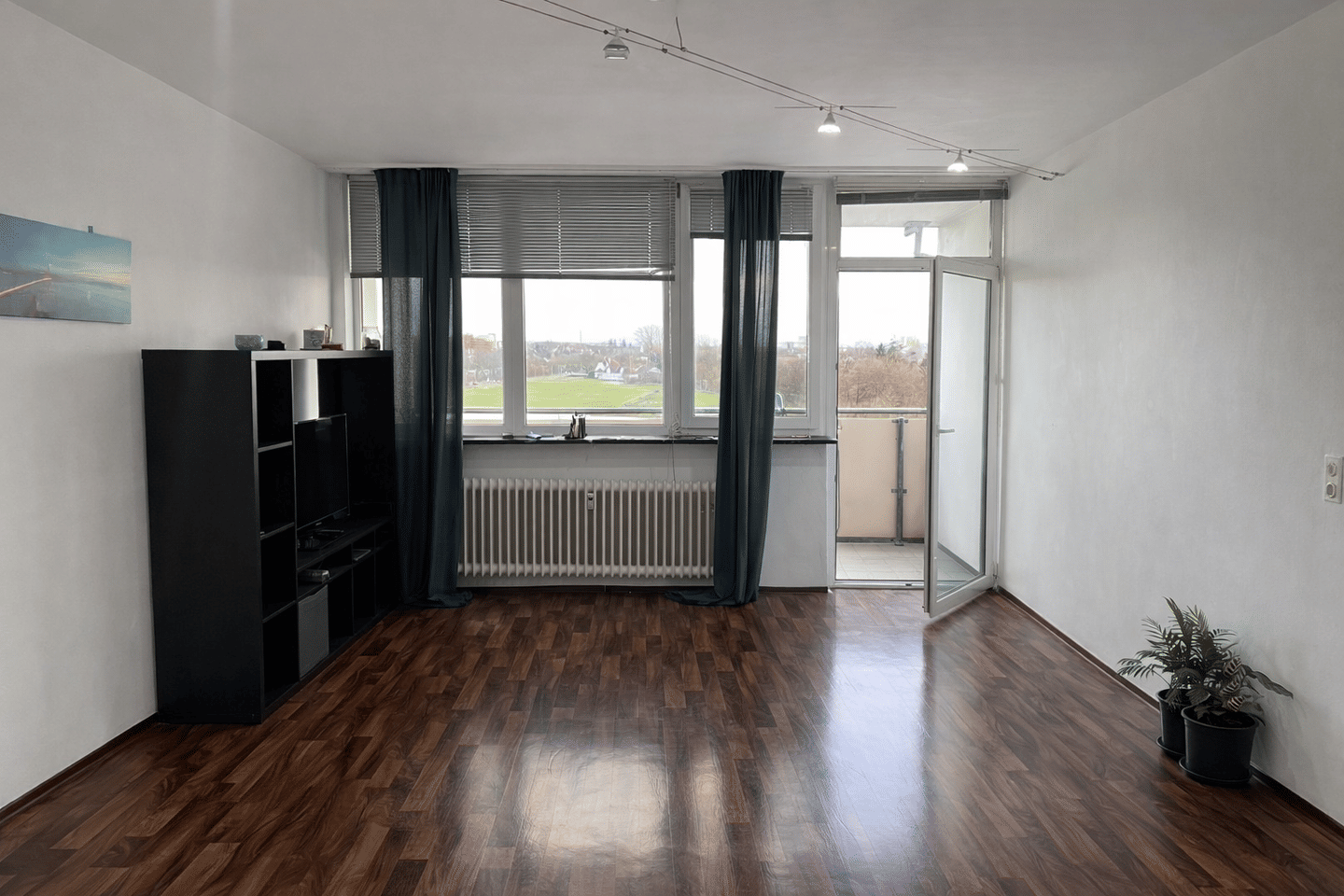 Bezugsfreie 2-Zimmer-Wohnung im 6. OG mit zwei großzügigen Südbalkonen in Erlangen-Alterlangen. – Erlangen – Bild 1 von 8