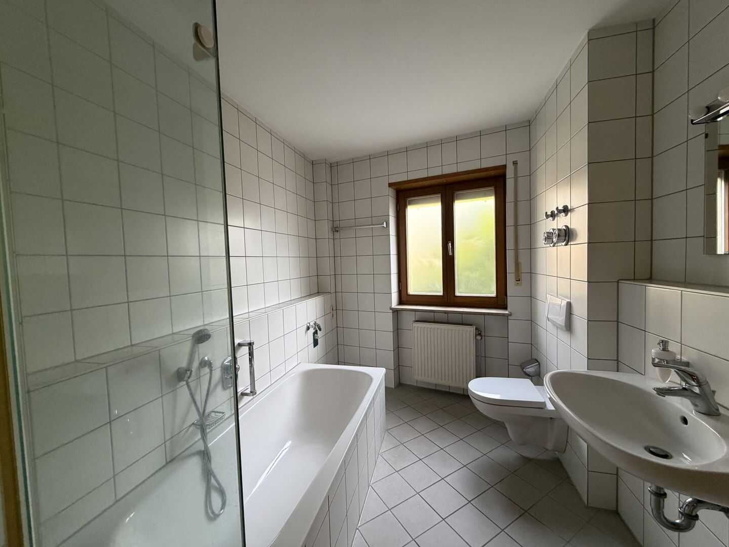 Zentral und ruhig wohnen: Sehr schöne 2-Zimmer-Wohnung mit Einbauküche und Terrasse – Erlangen – Vorschaubild 4