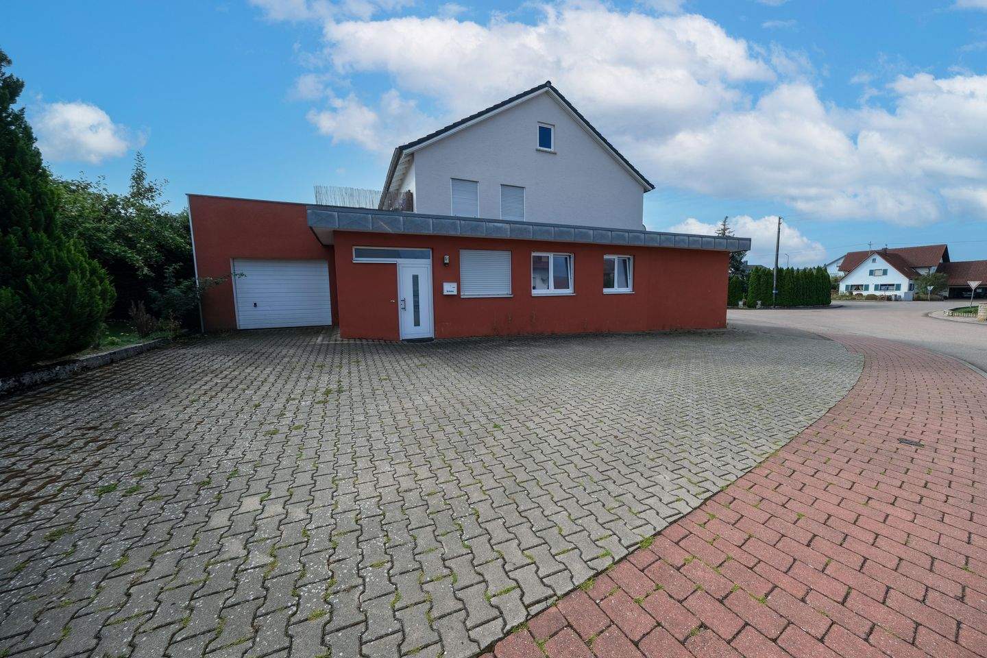 Vierfamilienhaus mit PV-Anlage und Ausbaupotenzial in Unterschneidheim – Unterschneidheim – Vorschaubild 3