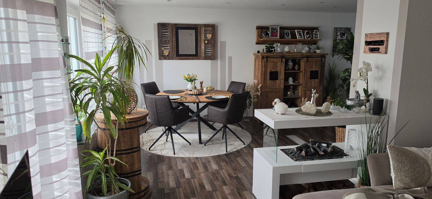 Charmantes Reihenhaus in ruhiger Lage (Sackgasse) mit herrlichem Garten, Terrasse, Garage, Carport, **Provisionsfrei von Privat** – Königsbach-Stein – Vorschaubild 2