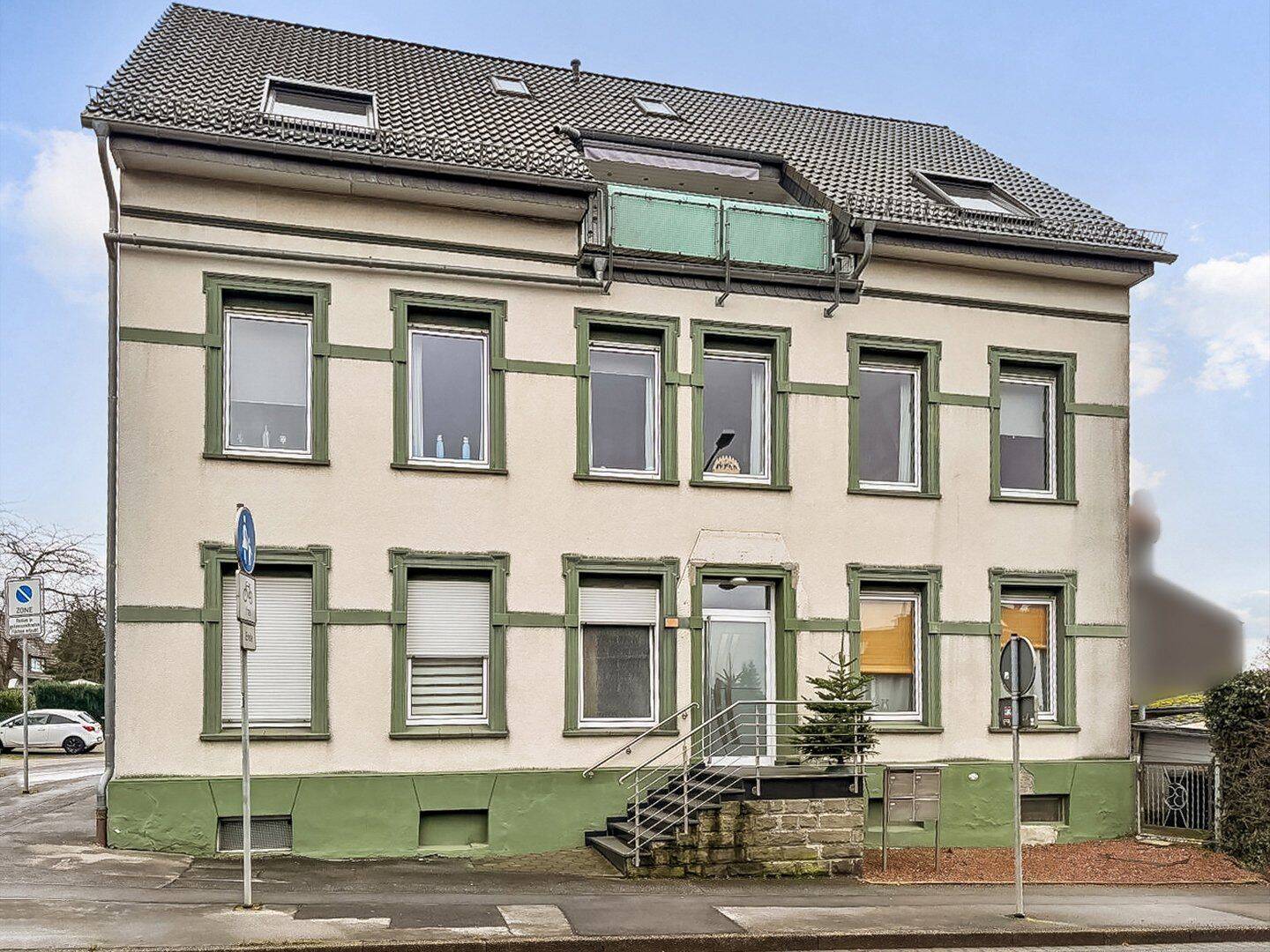 Top-gepflegtes, modernisiertes und individuell nutzbares freistehendes 4-Parteienhaus in Sprockhövel – Sprockhövel – Bild 1 von 9
