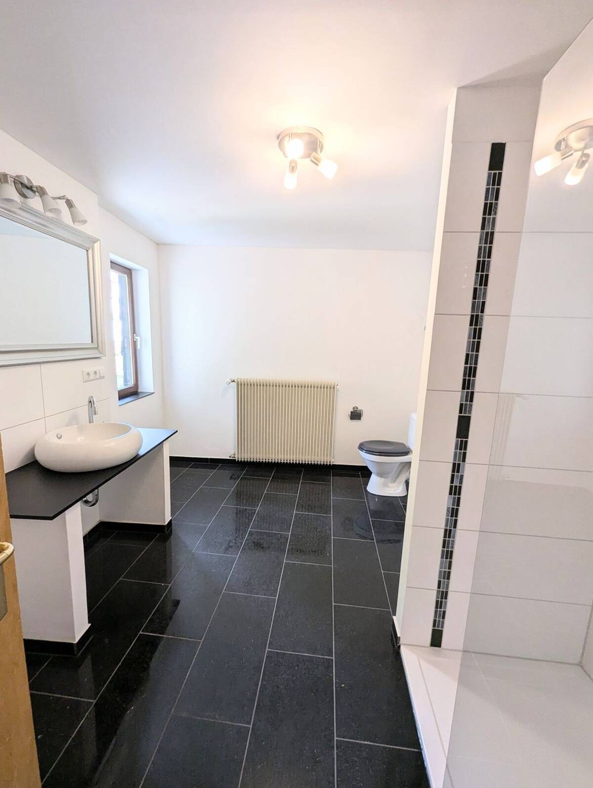 Erstbezug - Kernsanierte 2-Zimmer-Wohnung mit Balkon in der Altstadt von Wächtersbach – 63607 Wächtersbach – Bild 1 von 4
