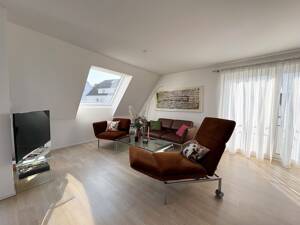 Eleganz trifft Aussicht: Hochwertige Dachgeschosswohnung in Stuttgart-Botnang – 70195 Stuttgart – Vorschaubild 2