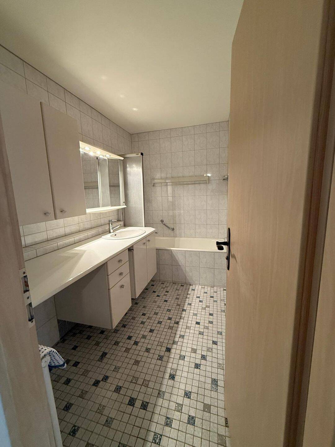 Schöne neu renovierte 3 Zimmer Eigentumswohnung – Pforzheim – Vorschaubild 7