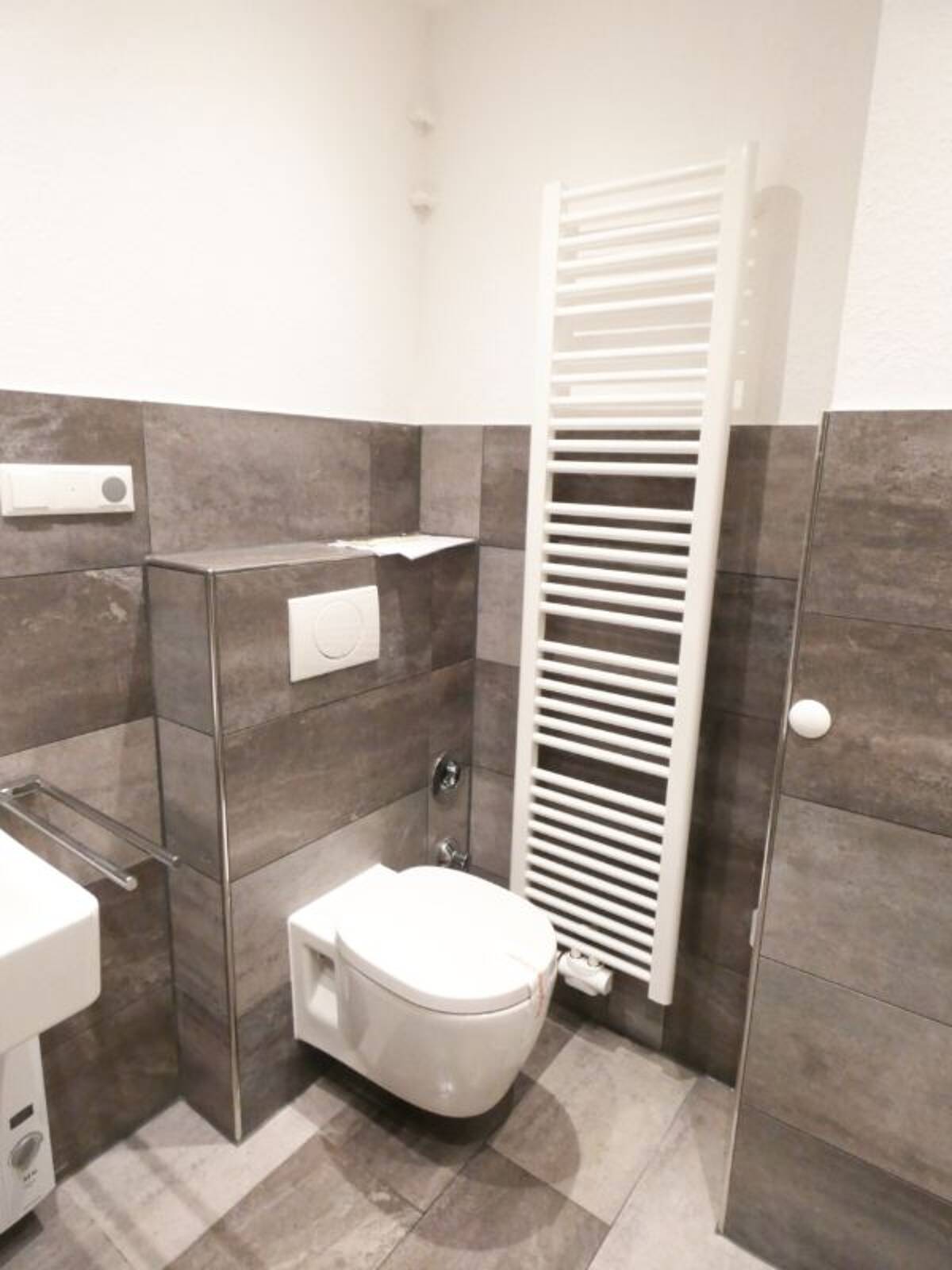 ** Modernisierte 2-Zi-Altbauwohnung in beliebter Lage von Essen-Holsterhausen ** – 45147 Essen – Bild 1 von 9