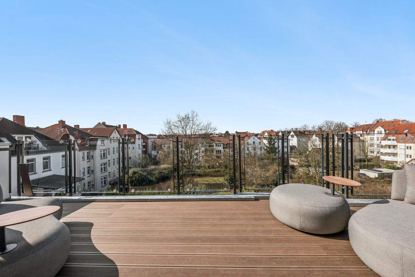 ALTBAUFLAIR NEU - DACHGESCHOSSWOHNUNG MIT DACHTERRASSE IM KATHARINENVIERTEL – Osnabrück – Bild 1 von 9