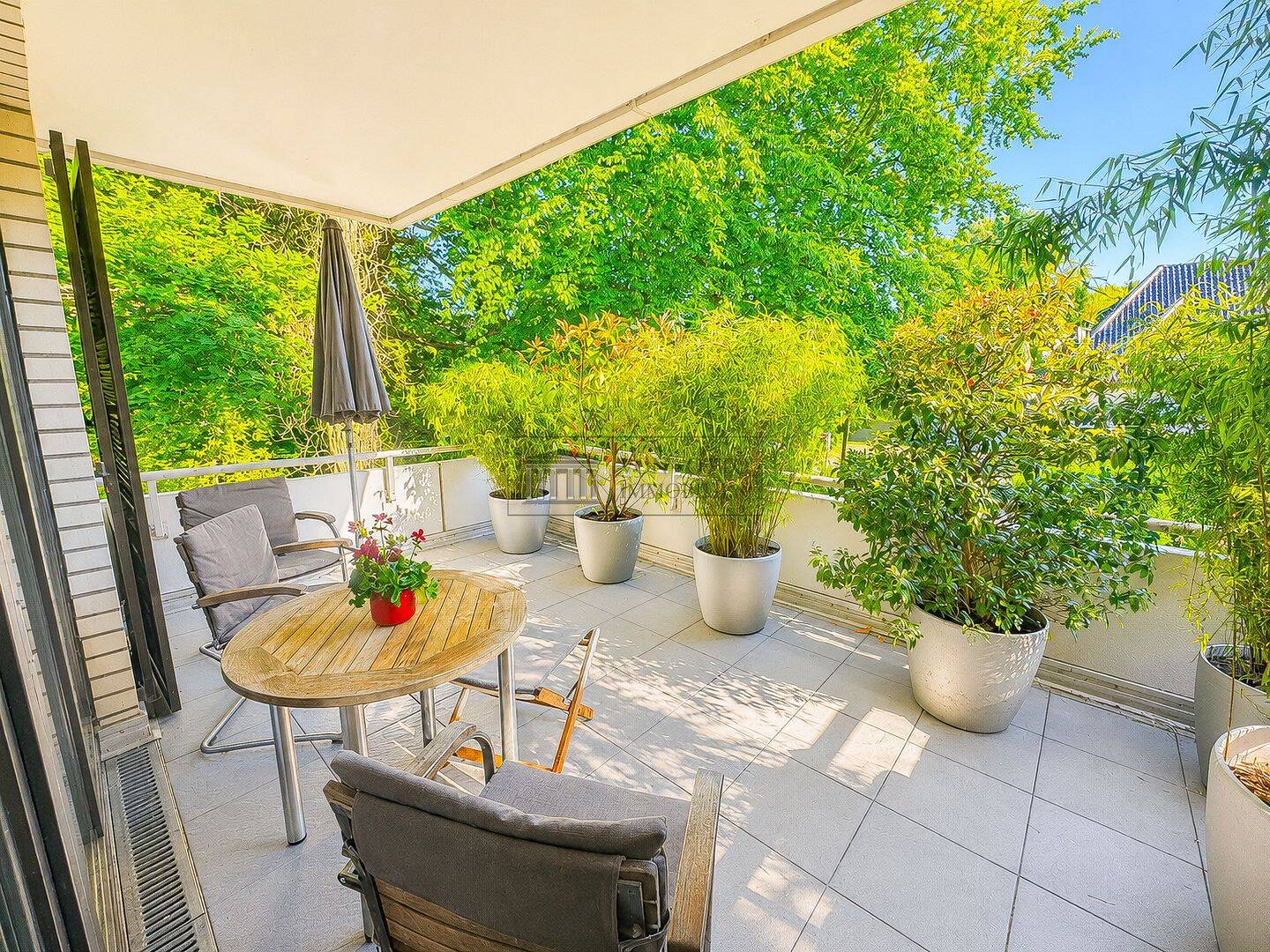 Urlaubsfeeling inklusive - Helle Wohnung mit Blick ins Grüne und Wasser + TG Platz – Hamburg – Vorschaubild 8