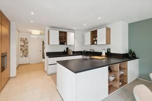 Modernes Haus-im-Haus-Konzept mit großzügigem Privatgarten – 81827 München – Vorschaubild 5