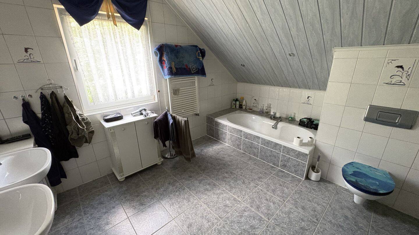 Großzügiges Familienhaus in ruhiger Lage mit weitläufigem Grundstück – Saalburg-Ebersdorf – Vorschaubild 8