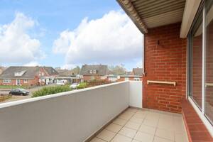 Dachgeschoss 2-Zimmer, Einbauküche, Duschbad mit Fenster, Balkon und Garagenstellplatz in Stade – 21683 Stade – Vorschaubild 6