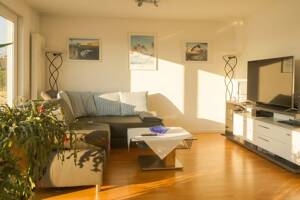 Haus im Haus: Attraktive 3-Zimmer Terrassenwohnung mit Garage, Stellplatz und großer Terrasse – 70195 Stuttgart – Vorschaubild 2