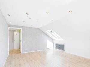 Hoch hinauf: 4-Zimmer mit Südbalkon und Weitsicht in Feuerbach! – 70469 Stuttgart – Vorschaubild 8