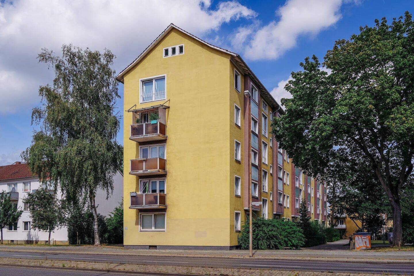 Balkon, Tageslichtbad und zentrale Anbindung // 1.OG links