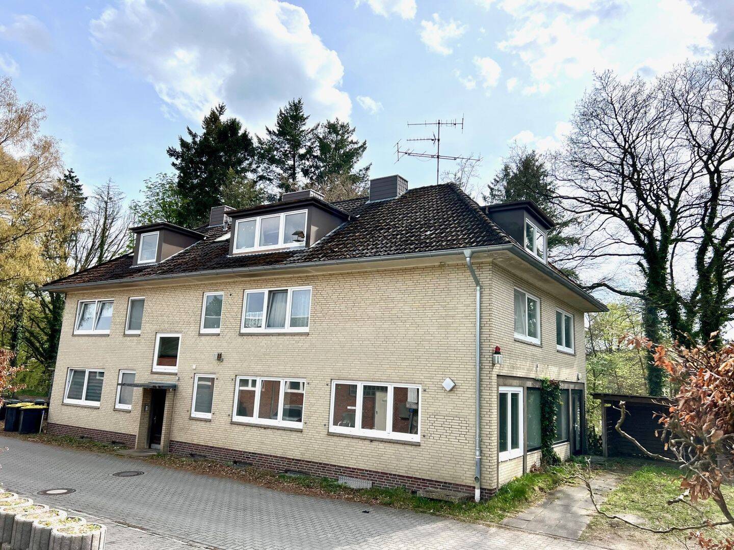 7-Familienhaus mit ca. 1.212 qm großem Grundstück in Lütjensee zu verkaufen – Lütjensee – Vorschaubild 3